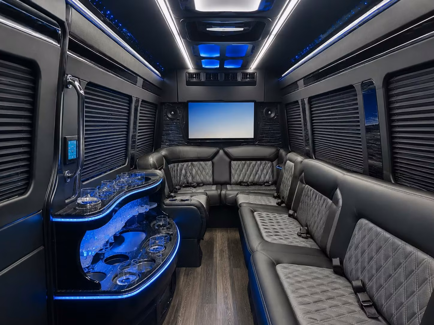 group transportation to uconn huskies games and college sporting events